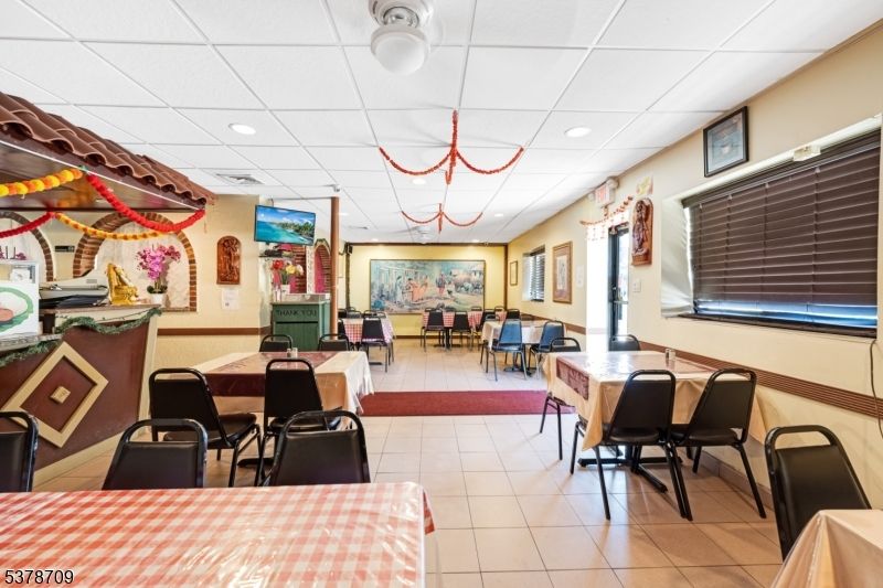 Dining room, Interior, Recessed Lighting