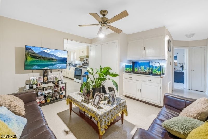 Interior, Kitchen, Living room, Stainless Steel Appliances