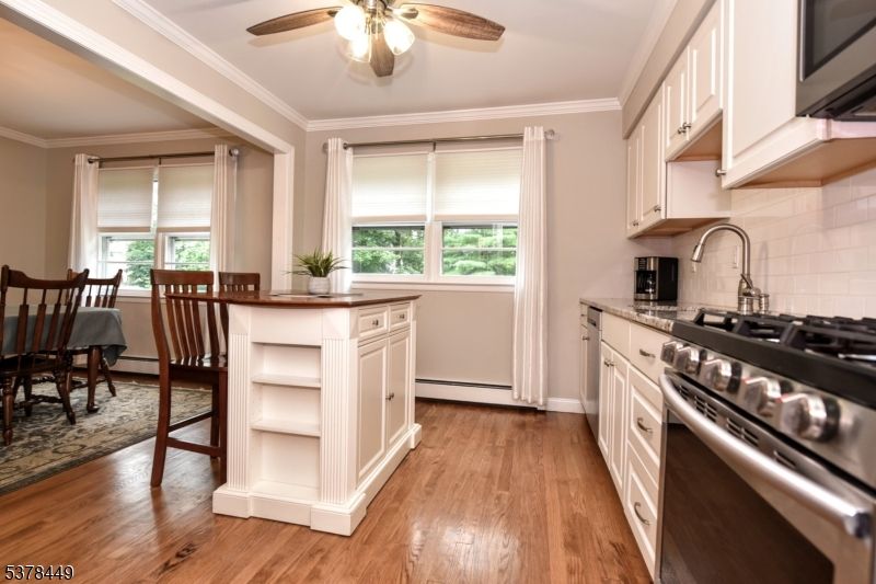 Dining room, Interior, Kitchen, Stainless Steel Appliances, Wood Texture Flooring