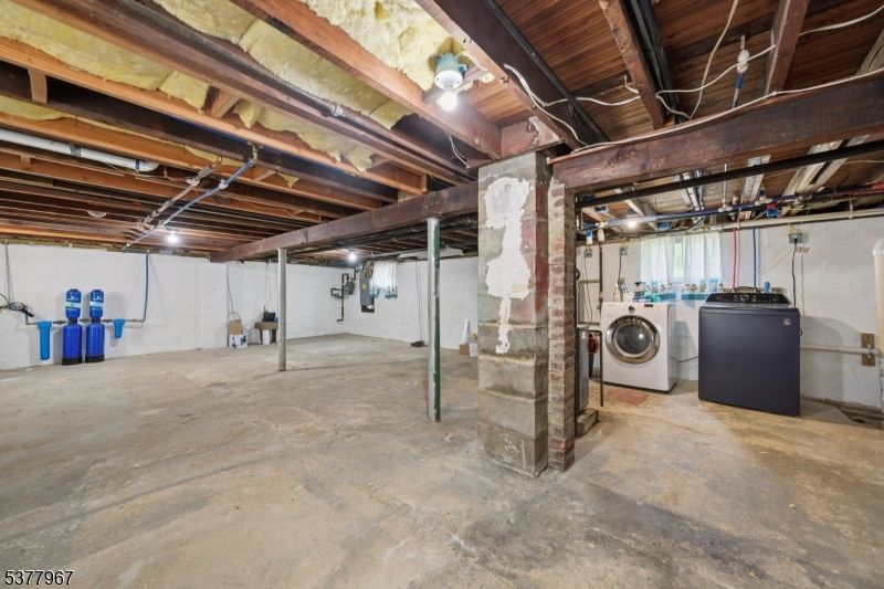 Interior, Washer, Wooden Beams, Wooden Ceilings