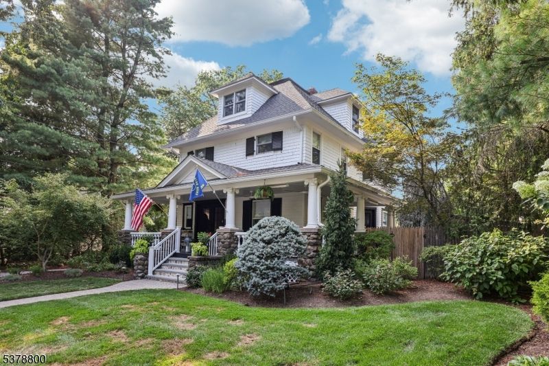 Exterior, Facade, American Foursquare