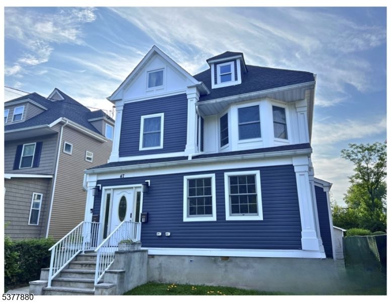 Exterior, Facade, Rowhouse