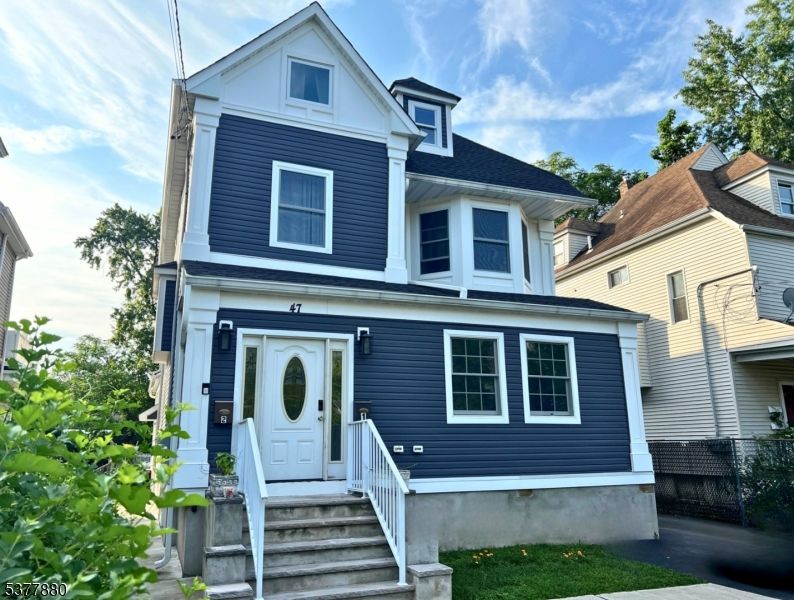 Exterior, Facade, Queen Anne Victorian