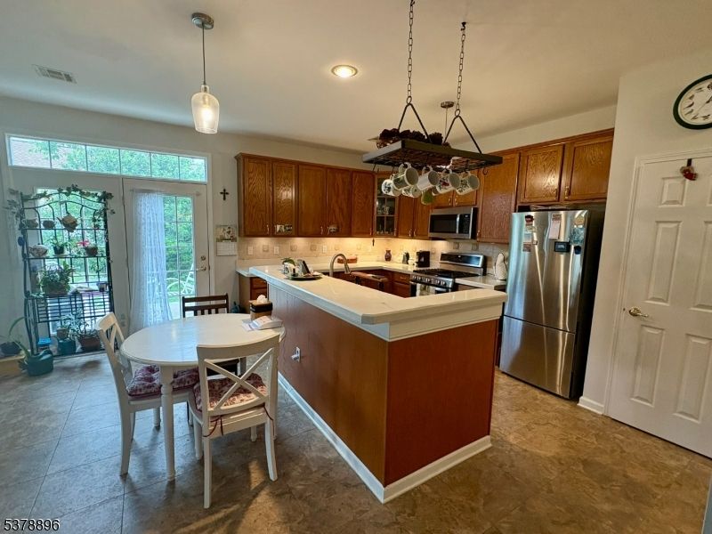 Dining room, Interior, Kitchen, Pendant Lights, Recessed Lighting, Stainless Steel Appliances