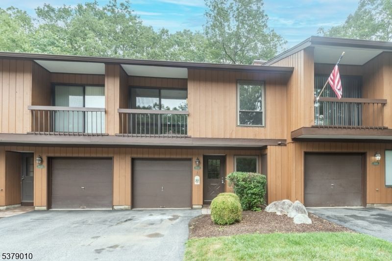 Attached, Exterior, Facade, Modern