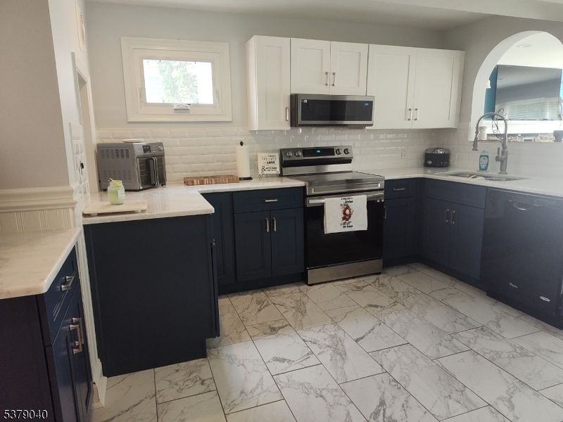 Interior, Kitchen, Marble, Stainless Steel Appliances