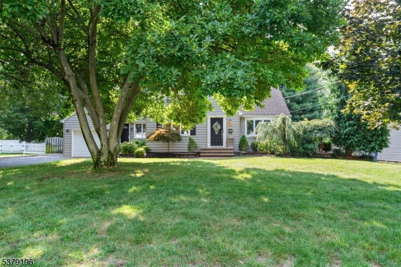 Backyard, Exterior, Facade, Cape Cod