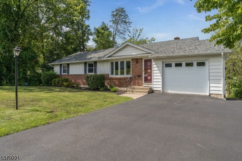 Attached, Exterior, Facade, Brick Facade, Ranch