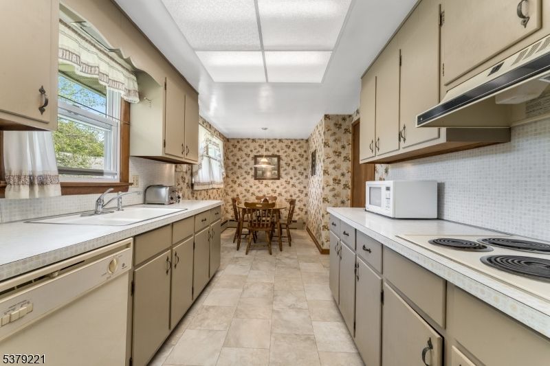 Dining room, Interior, Kitchen, Tile Countertops