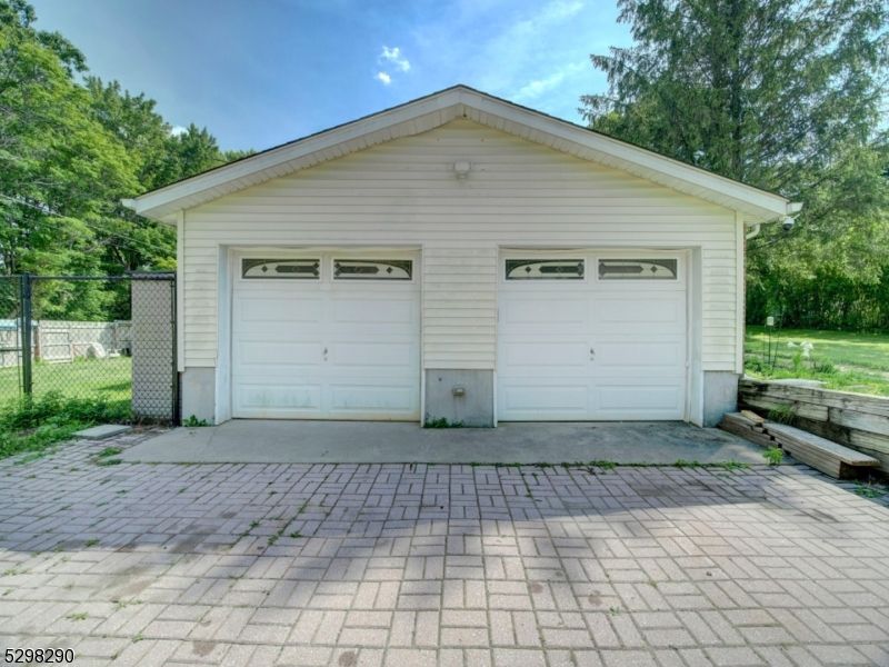 Detached Garage, Exterior