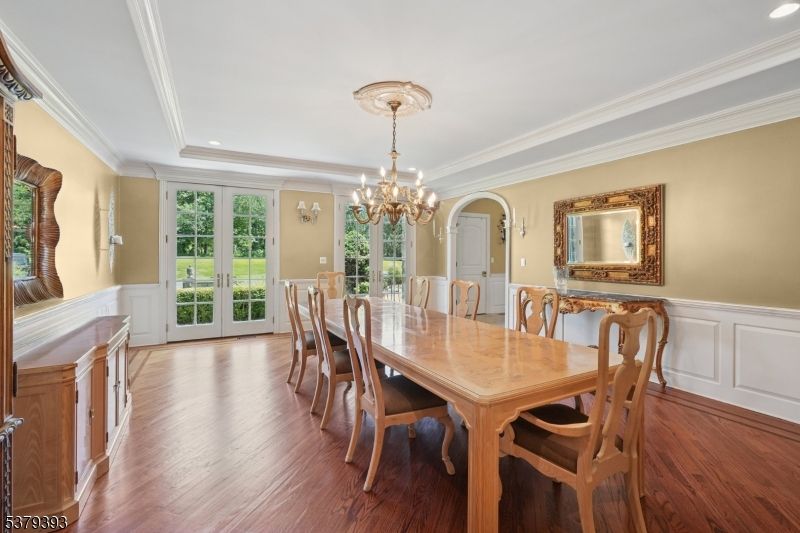 Chandelier, Dining room, Interior, Recessed Lighting, Wood Texture Flooring