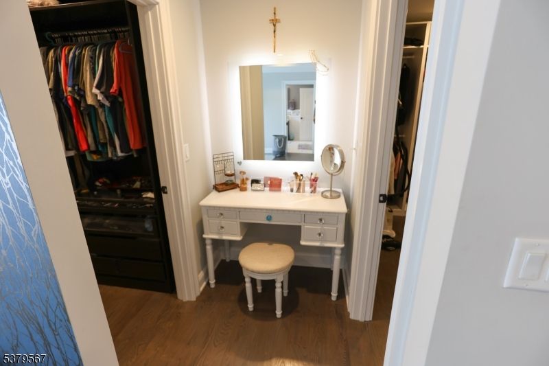 Bathroom, Interior, Walk-in Closets, Wood Texture Flooring