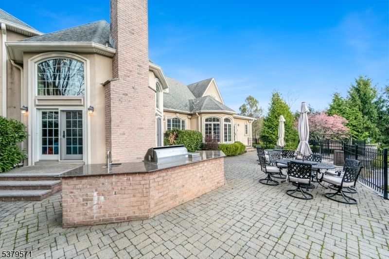 Exterior, Outdoor Kitchen