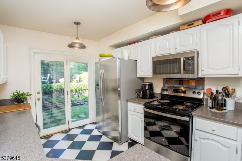 Interior, Kitchen, Pendant Lights, Stainless Steel Appliances