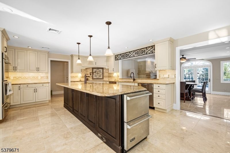 Dining room, Interior, Kitchen, Pendant Lights, Recessed Lighting, Stainless Steel Appliances