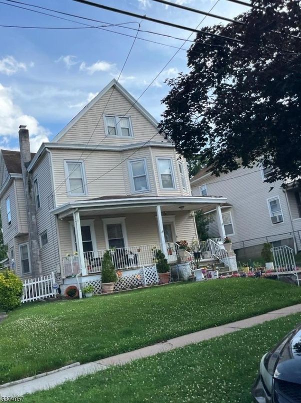 Backyard, Exterior, Facade, Queen Anne Victorian