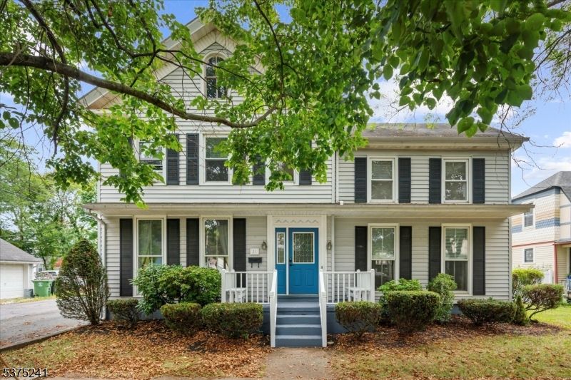 Exterior, Facade, American Foursquare