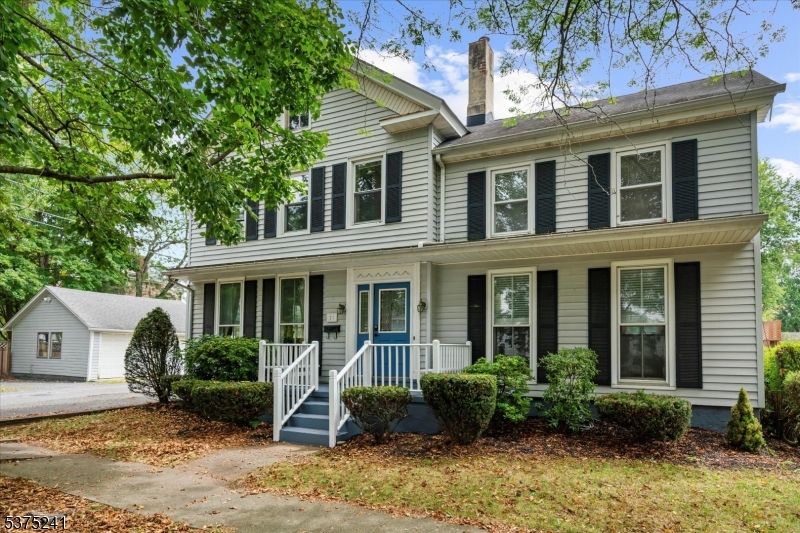 Exterior, Facade, American Foursquare