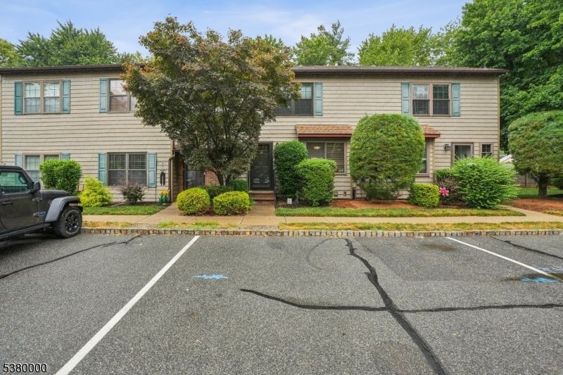 Exterior, Facade, Raised Ranch