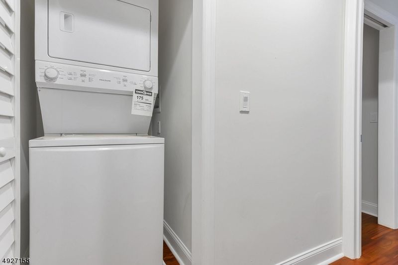 Interior, Utility Closets, Washer, Wood Texture Flooring