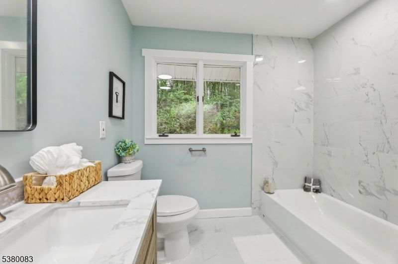 Bathroom, Interior, Marble, Marble Walls, Recessed Lighting
