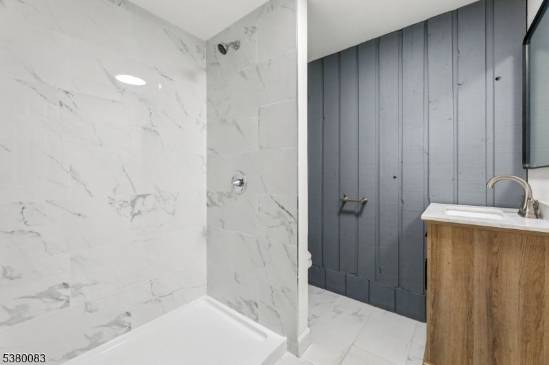 Bathroom, Interior, Marble, Marble Walls, Recessed Lighting