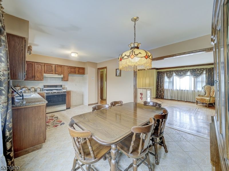 Dining room, Interior, Kitchen, Pendant Lights, Stainless Steel Appliances