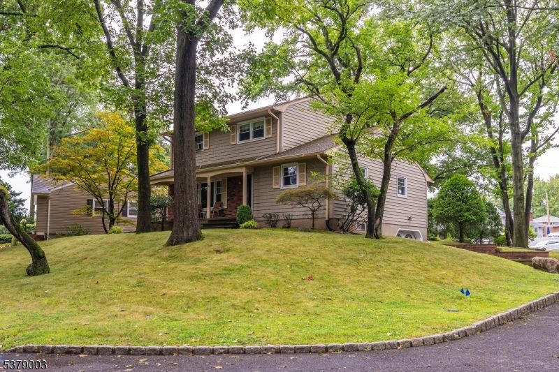 Backyard, Exterior, Facade, Split Level