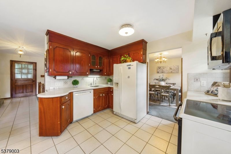 Chandelier, Dining room, Interior, Kitchen