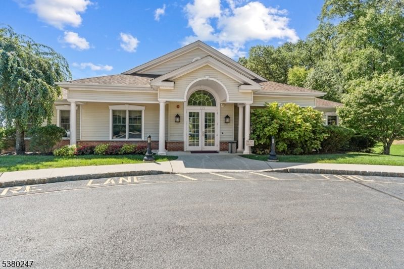 Exterior, Facade, Ranch