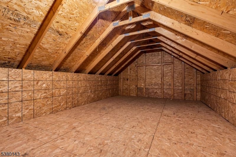 Empty room, Interior, Wooden Beams, Wooden Ceilings