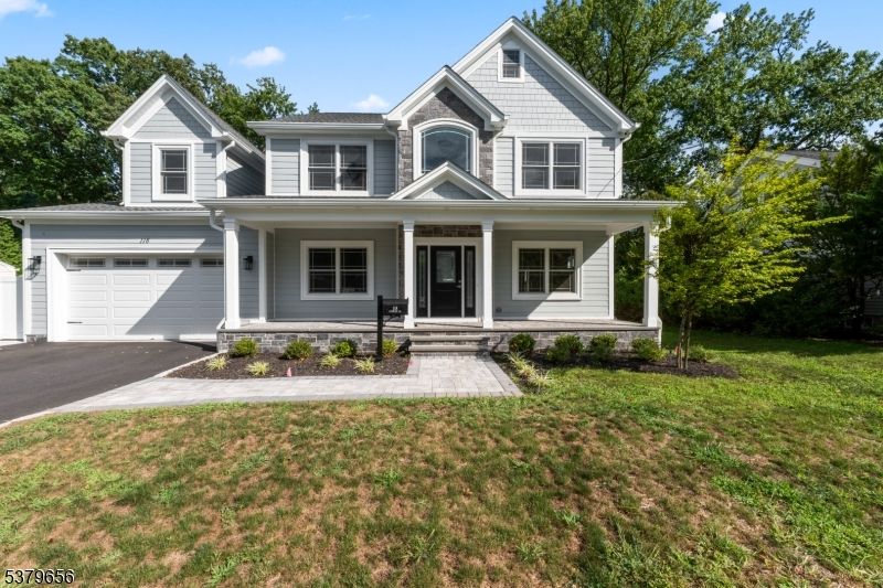 Attached, Exterior, Facade, Farmhouse