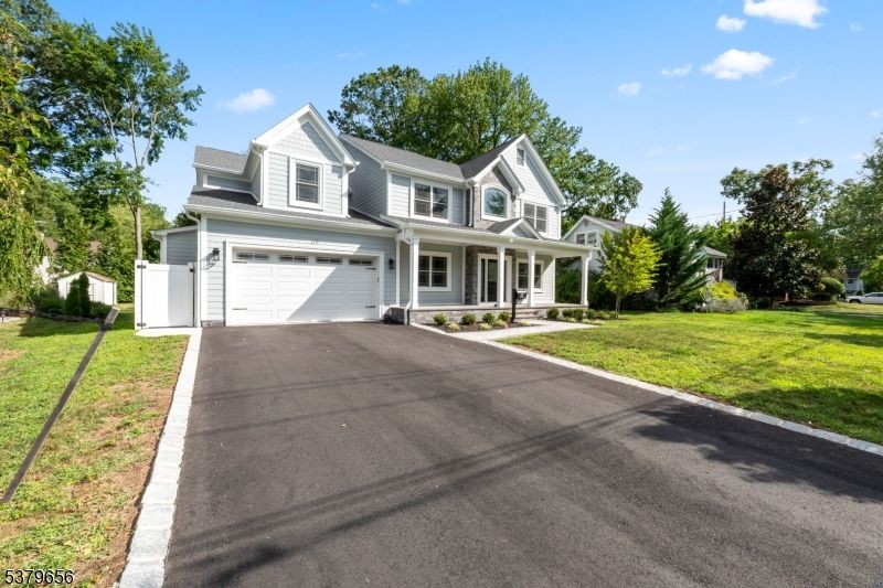 Attached, Exterior, Facade, Farmhouse