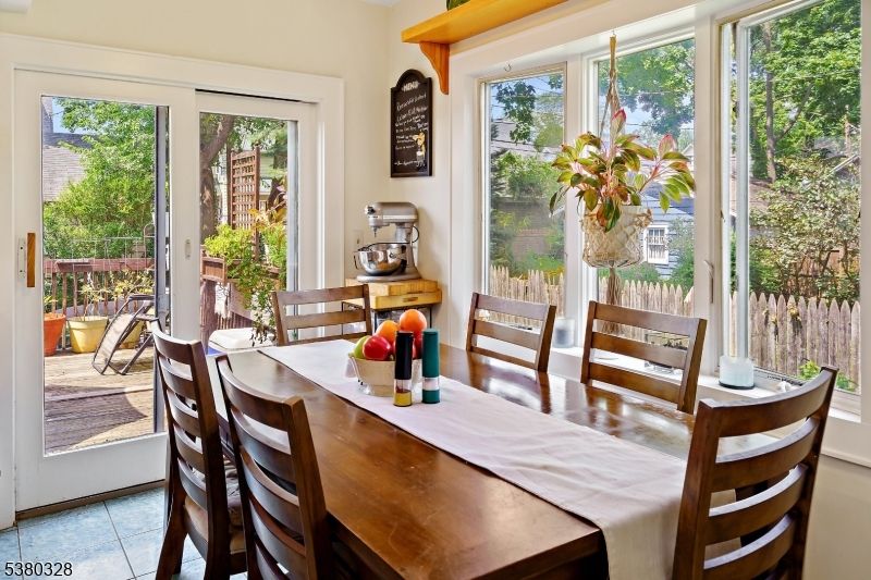 Dining room, Interior