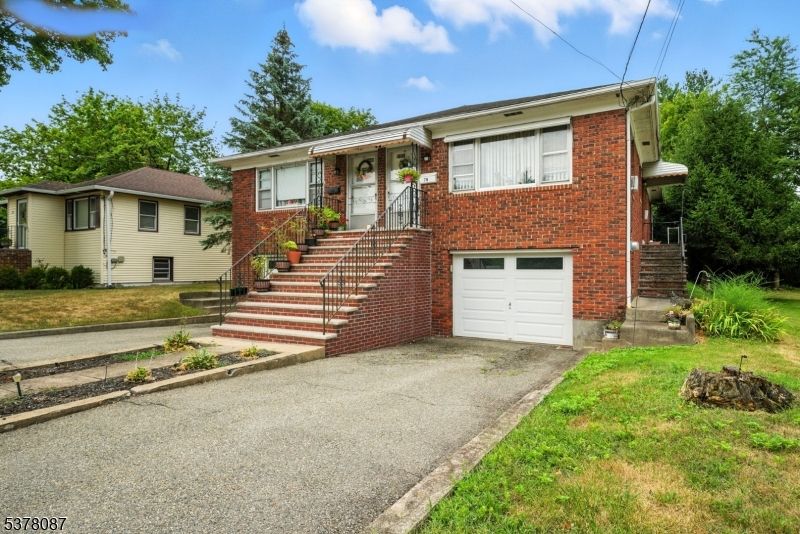 Attached, Exterior, Facade, Brick Facade, Raised Ranch