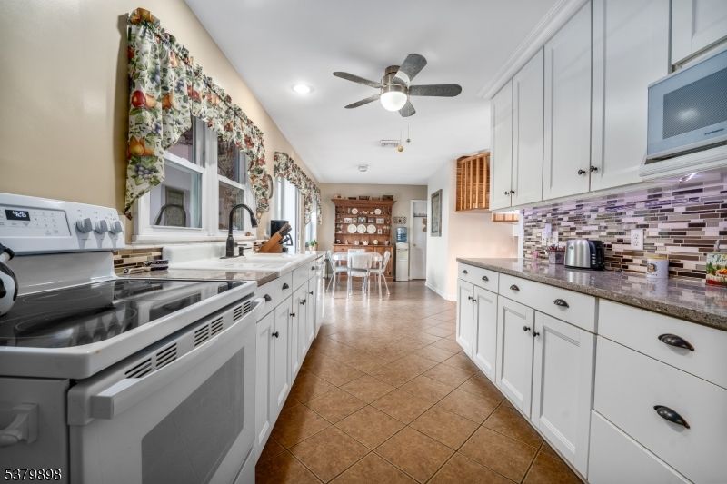 Dining room, Interior, Kitchen, Recessed Lighting