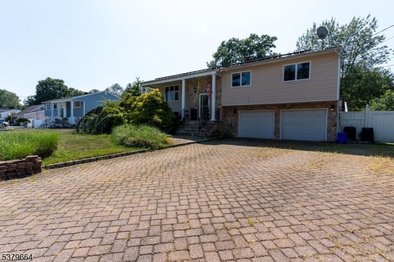 Attached, Exterior, Facade, Raised Ranch