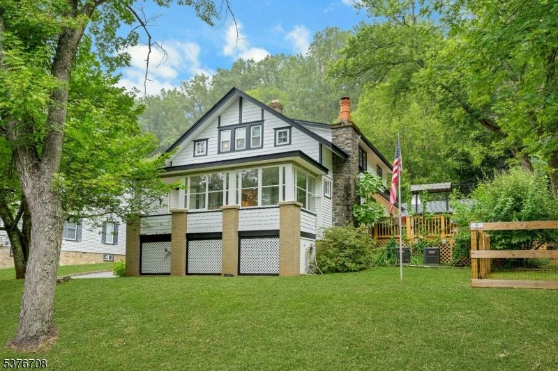 Backyard, Exterior, Facade, Queen Anne Victorian