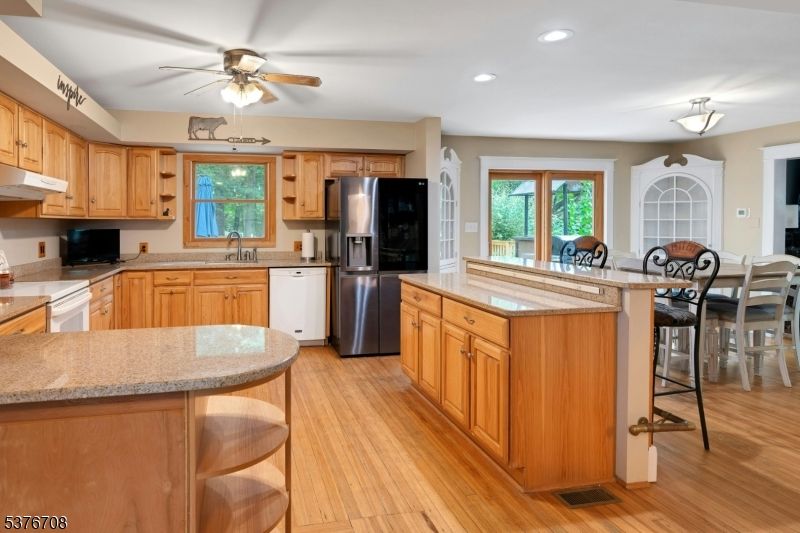 Dining room, Interior, Kitchen, Recessed Lighting, Wood Texture Flooring