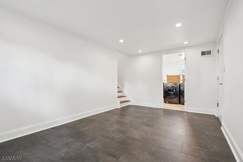 Empty room, Interior, Recessed Lighting, Washer