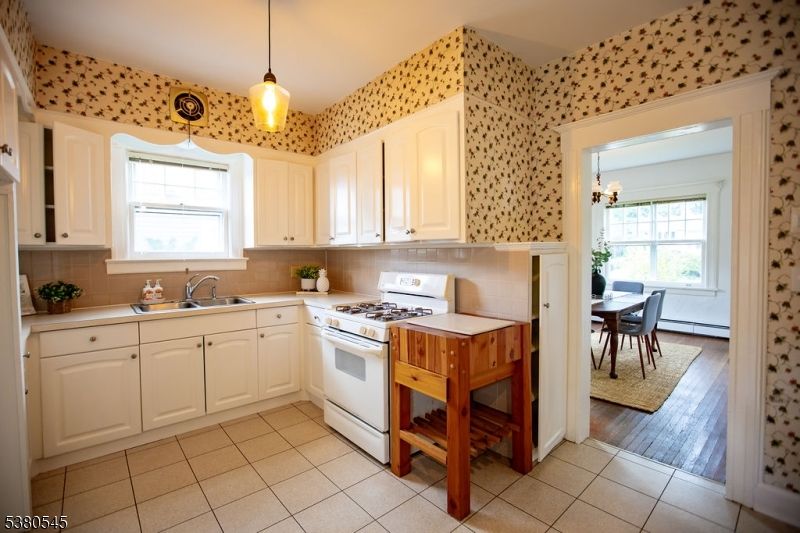 Dining room, Interior, Kitchen, Pendant Lights, Wood Texture Flooring
