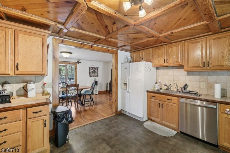 Dining room, Interior, Kitchen, Stainless Steel Appliances, Wooden Beams, Wooden Ceilings, Wood Texture Flooring