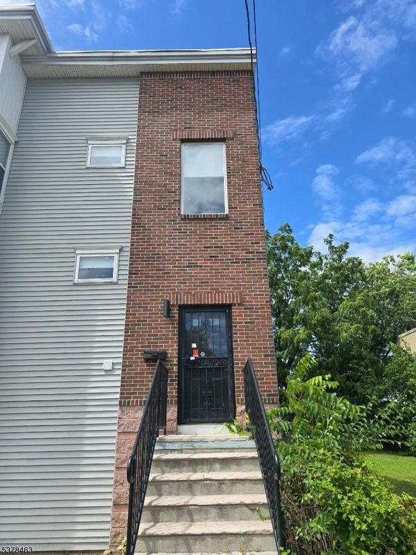 Exterior, Facade, Brick Facade, Rowhouse