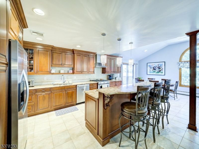 Dining room, Interior, Kitchen, Pendant Lights, Recessed Lighting, Stainless Steel Appliances