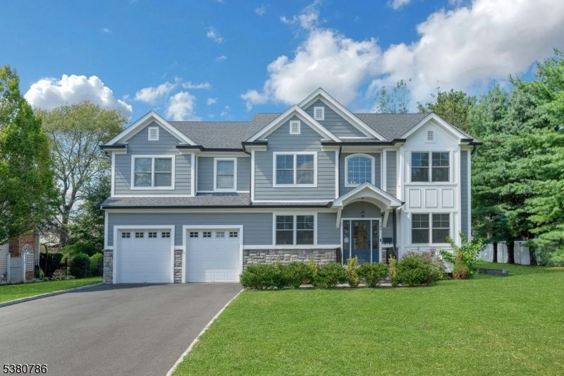Attached, Exterior, Facade, Farmhouse