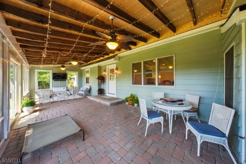 Exterior, Wooden Beams