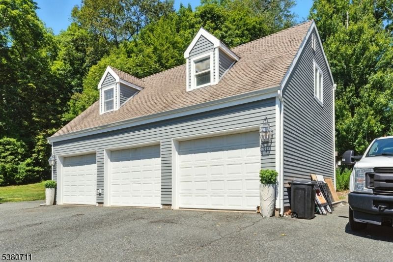 Attached, Exterior, Facade, Cape Cod