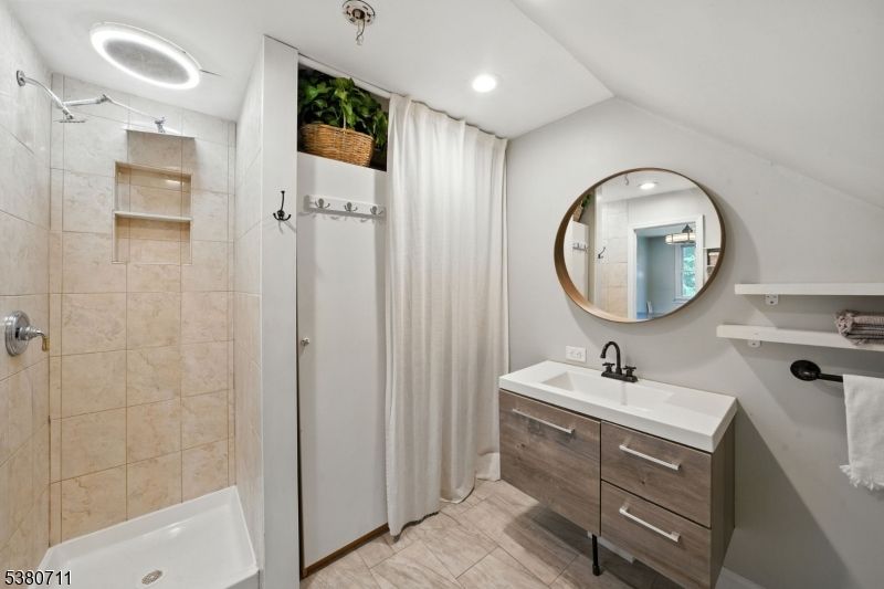 Bathroom, Interior, Recessed Lighting