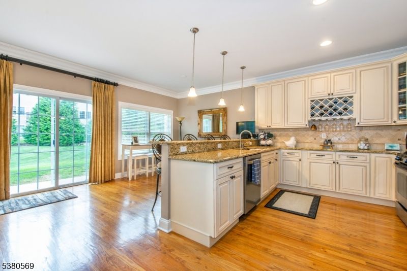 Dining room, Interior, Kitchen, Pendant Lights, Recessed Lighting, Wood Texture Flooring