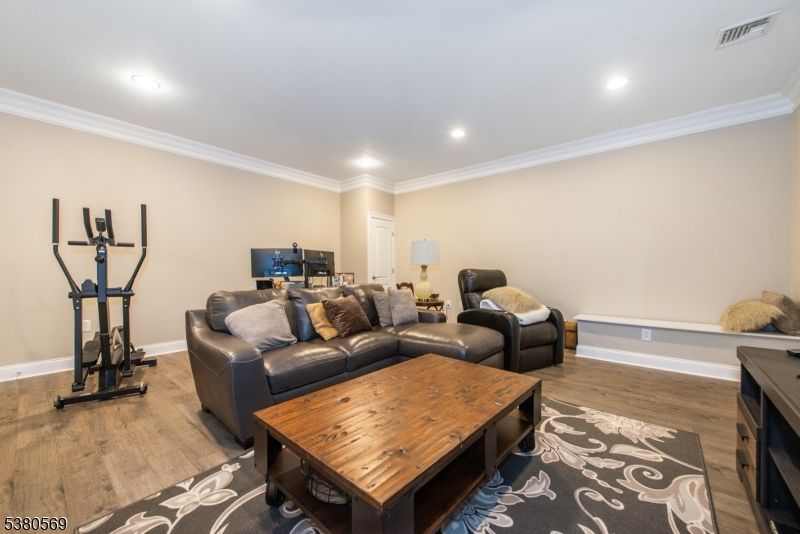 Fitness Equipment, Interior, Living room, Recessed Lighting, Wood Texture Flooring